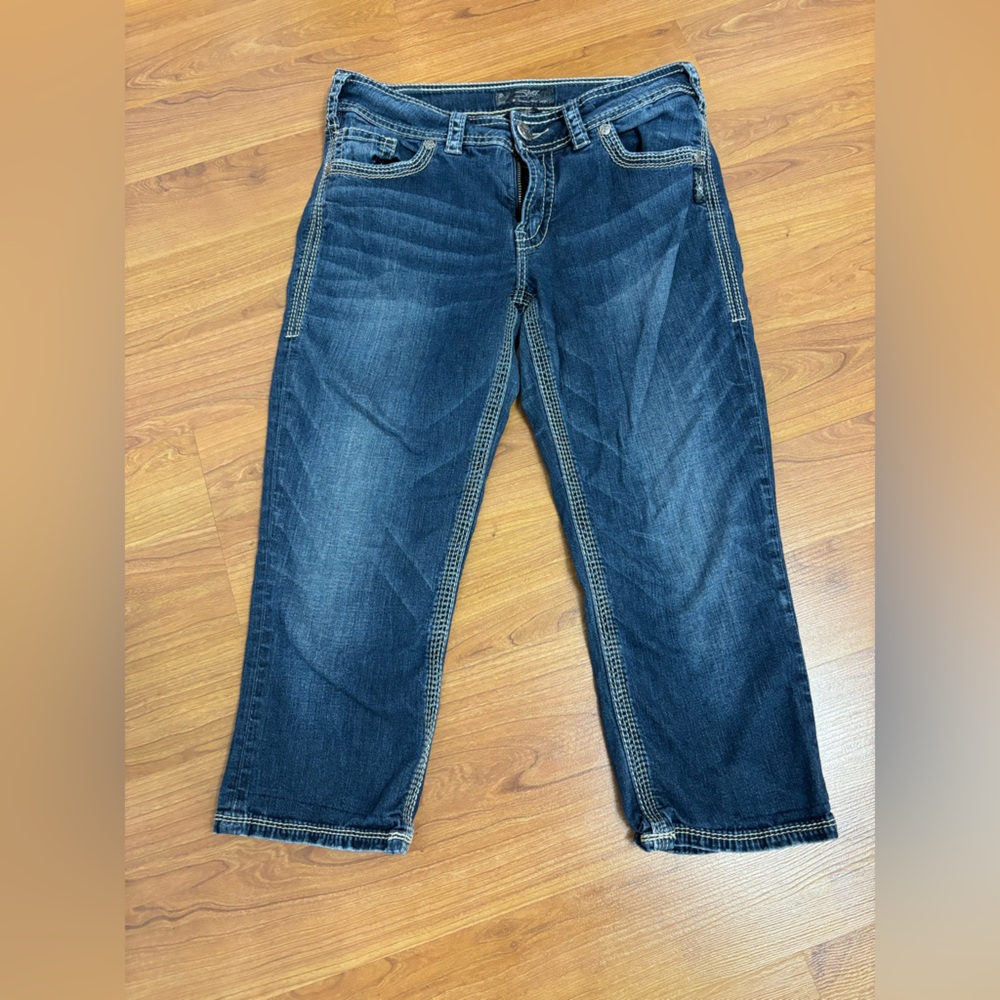 SILVER JEANS Suki Capri